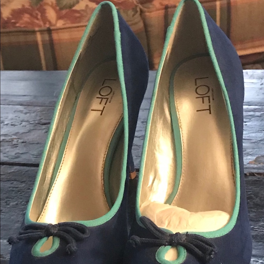LOFT FAUX SUEDE HEELS NWOB
